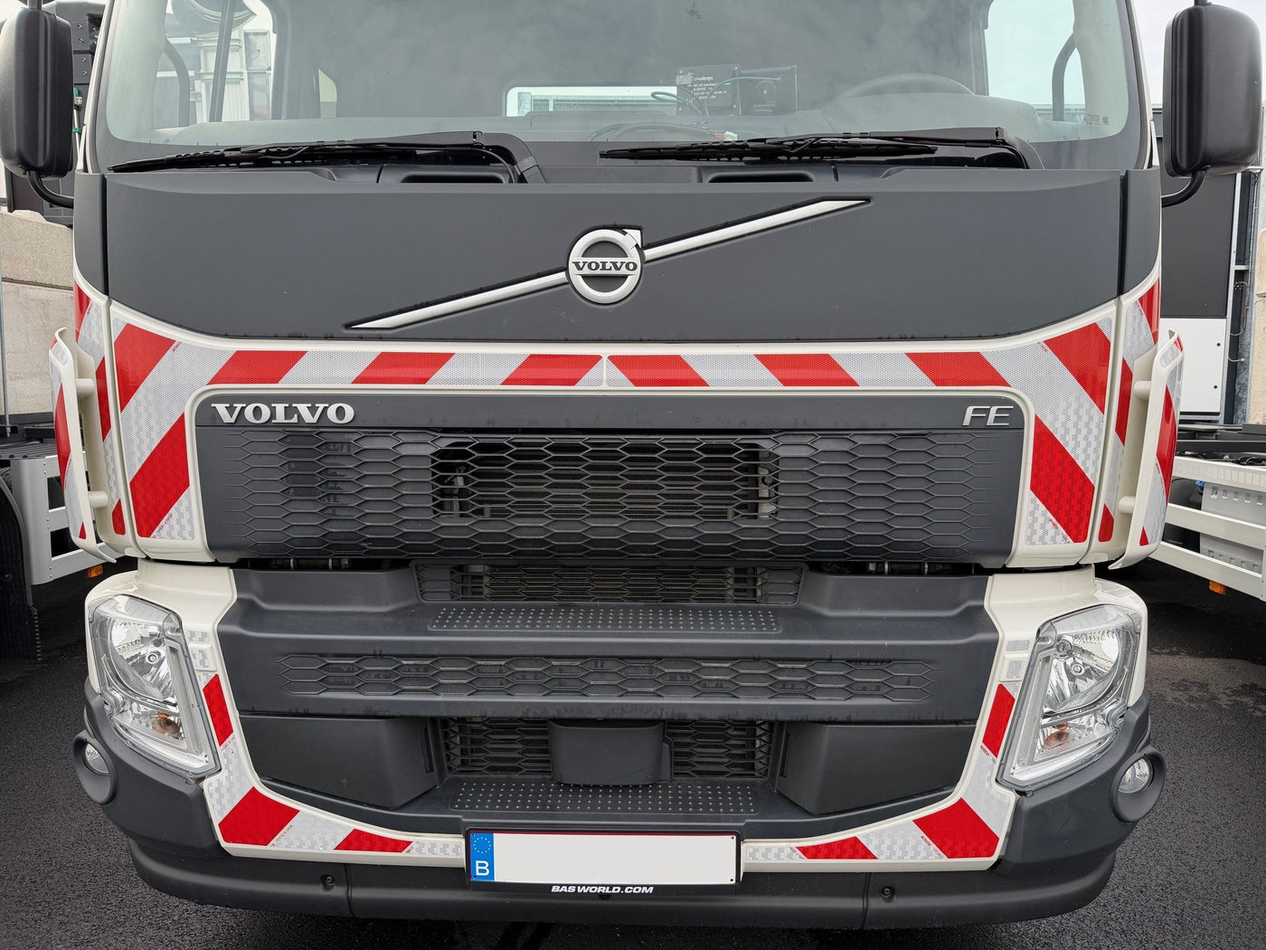Reflexfolie V-8000 Chevron Rot/Weiß rechtsweisend - Reflexmarkierung