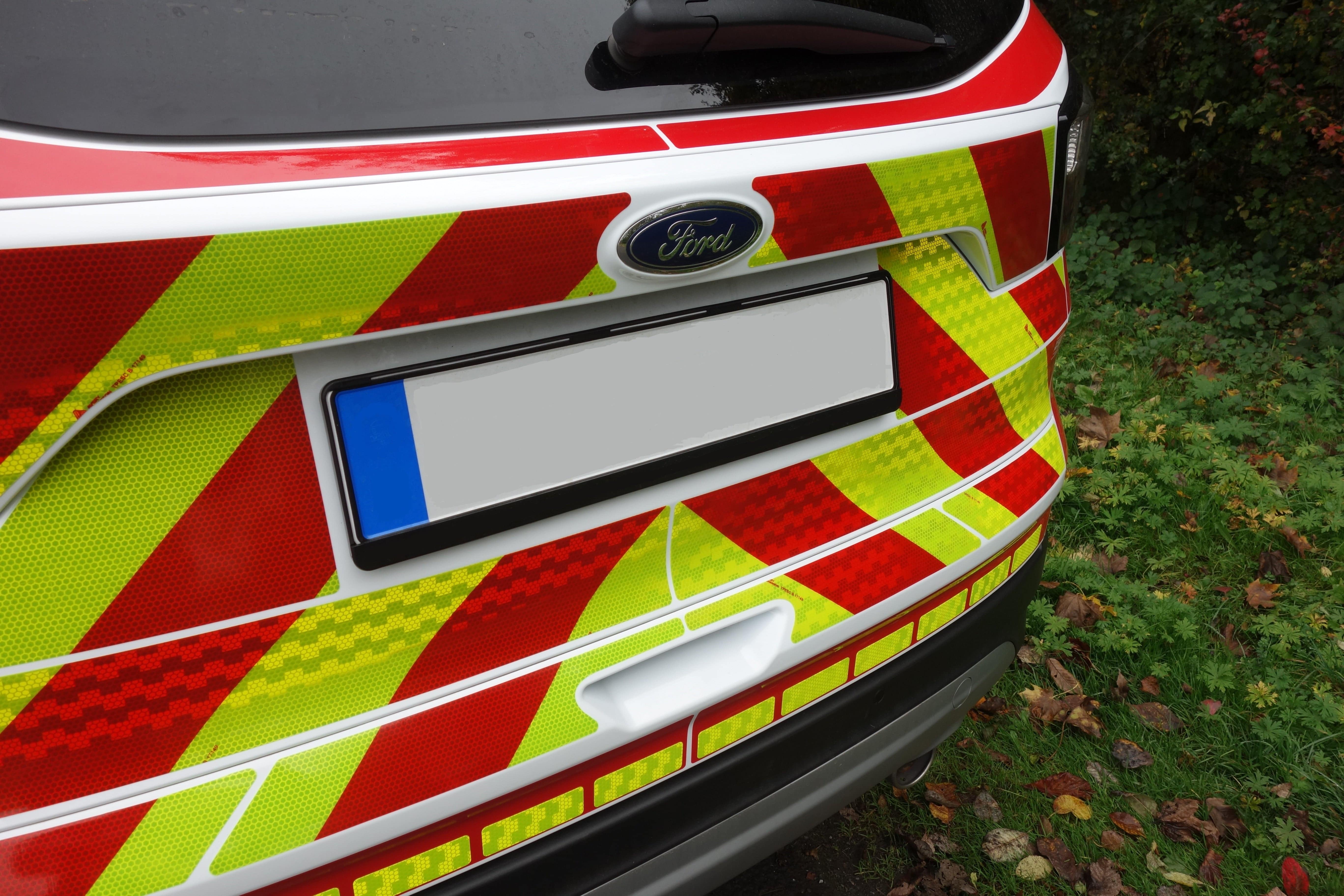 Reflektierende Folie V-8013 Chevron Gelb/Rot Linksweisend - Dinoflex